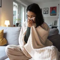 Sahabat Fimela, tak semua penyakit menunjukkan gejala yang jelas, beberapa justru menyerang secara diam-diam dan baru terasa saat sudah parah. Oleh karena itu, yuk,, kenali 4 penyakit silent killer yang diam-diam mematikan ini supaya kita bisa lebih waspada dan mencegahnya sejak dini! (Foto dok: Freepik/Jcomp).