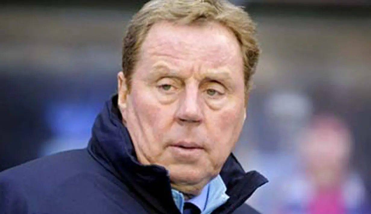 Ekspresi manajer Tottenham Hotspur Harry Redknapp sebelum laga lanjutan EPL melawan Birmingham City di St. Andrews, Birmingham, West Midlands, 4 Desember 2010. AFP PHOTO / OLLY GREENWOOD