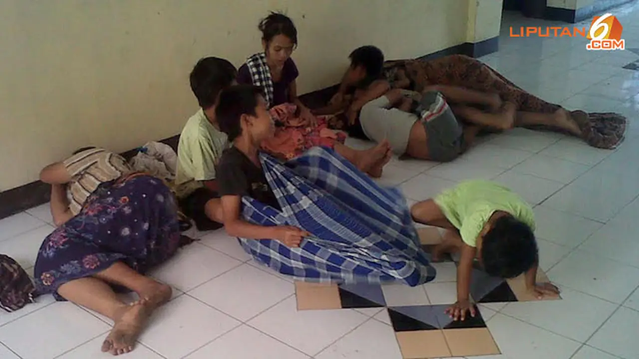 ngungsi-polda-ntb-140210c.jpg