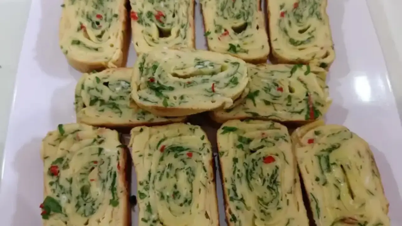 Resep telur gulung bayam pedas. (dok. Cookpad @cook_6680679)