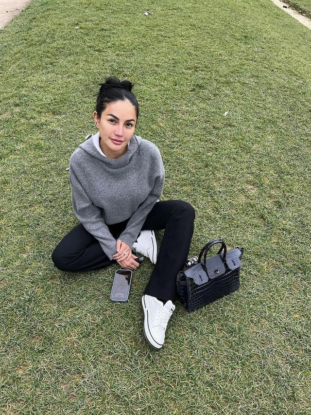 Nikita Mirzani Liburan di Paris (Foto: Dok. Instagram @nikitamirzanimawardi_172)