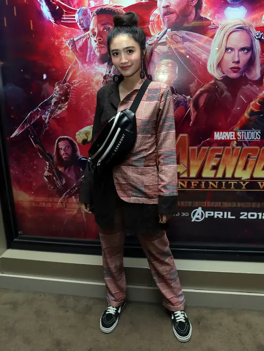 Artis cantik Febby Rastanty juga terlihat hadir di premiere Avengers yang berlangsung di Kota Kasablanka, Jakarta Selatan, Selasa (24/4/2018), tadi malam. Febby hadir dengan gayanya yang modis dan kece. (Deki Prayoga/Bintang.com)