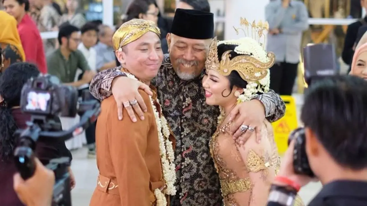 Perjalanan Cinta Anak Bungsu Dono Warkop hingga Sampai ke Pelaminan