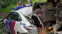 Mobil patroli Korlantas Polri terlibat tabrakan beruntun di Tol Tangerang-Merak. Â©2020 Merdeka.com/Dwi Prasetya