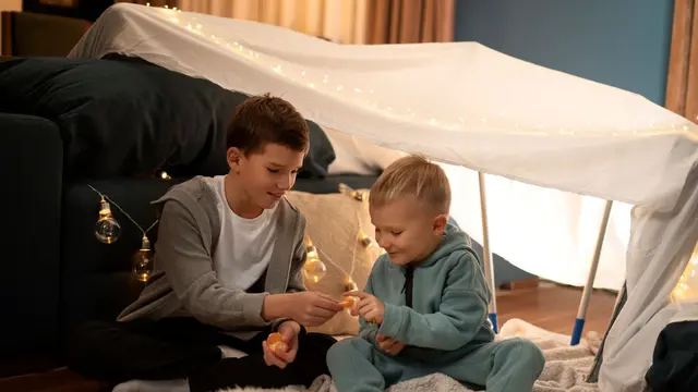 13 Gaya Parenting Kontroversial yang Dianggap Kuno tapi Kembali Dianggap Relevan