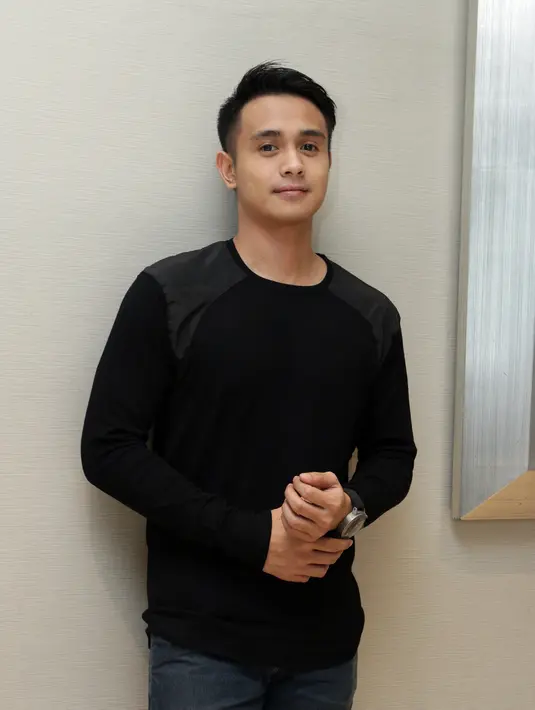 Berdasarkan pengalamannya yang kurang menyenangkan saat syuting film horor sebelumnya, aktor kelahiran Denpasar, 2 September 1988 ini memiliki sedikit kekhawatiran saat syuting film Kastil Tua. (Wimbarsana/Bintang.com)