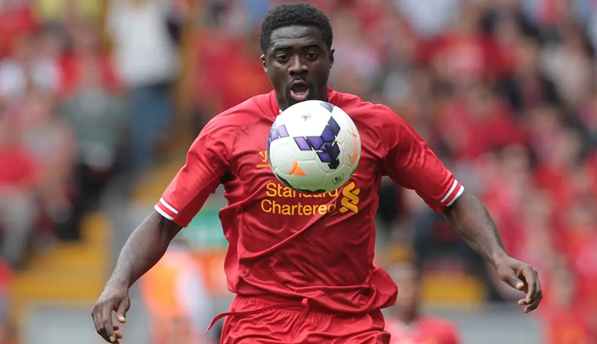 6. Kolo Toure (Pantai Gading), bek Liverpool ini disebutkan memiliki kekayaan mencapai 236 miliar rupiah. Selain The Reds dirinya juga sempat membela Arsenal dan Manchester City. (AFP/Lindsey Parnaby) 