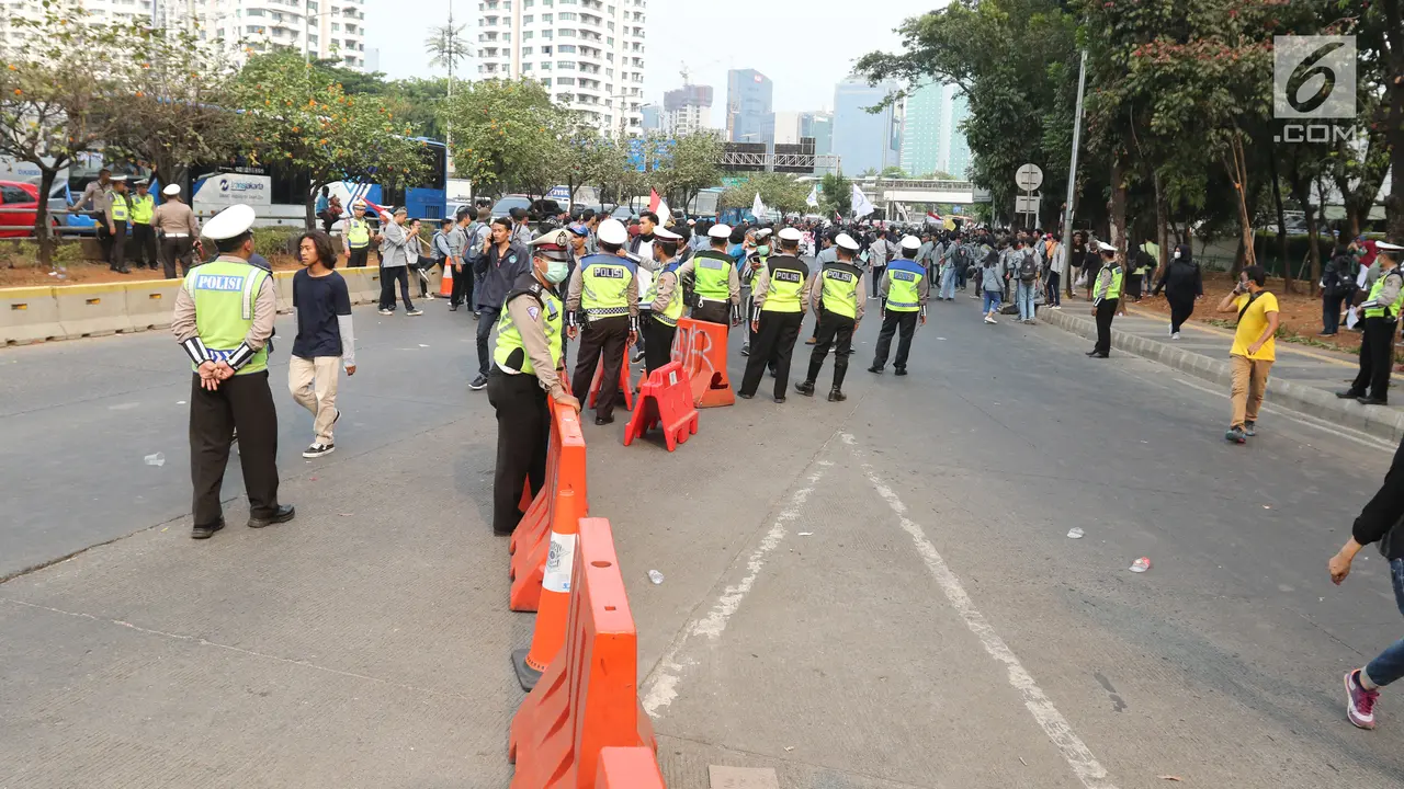 Imbas Demo Tolak RUU KUHP dan Revisi UU KPK, Lalu Lintas Tol Dalam Kota Macet