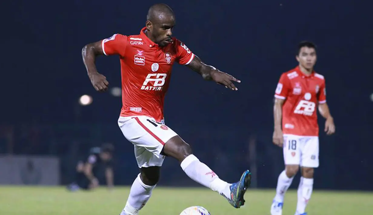 Namun Greg Nwokolo gagal menunjukan penampilan terbaiknya bersama BEC Tero. (Sasana.Bectero.com)