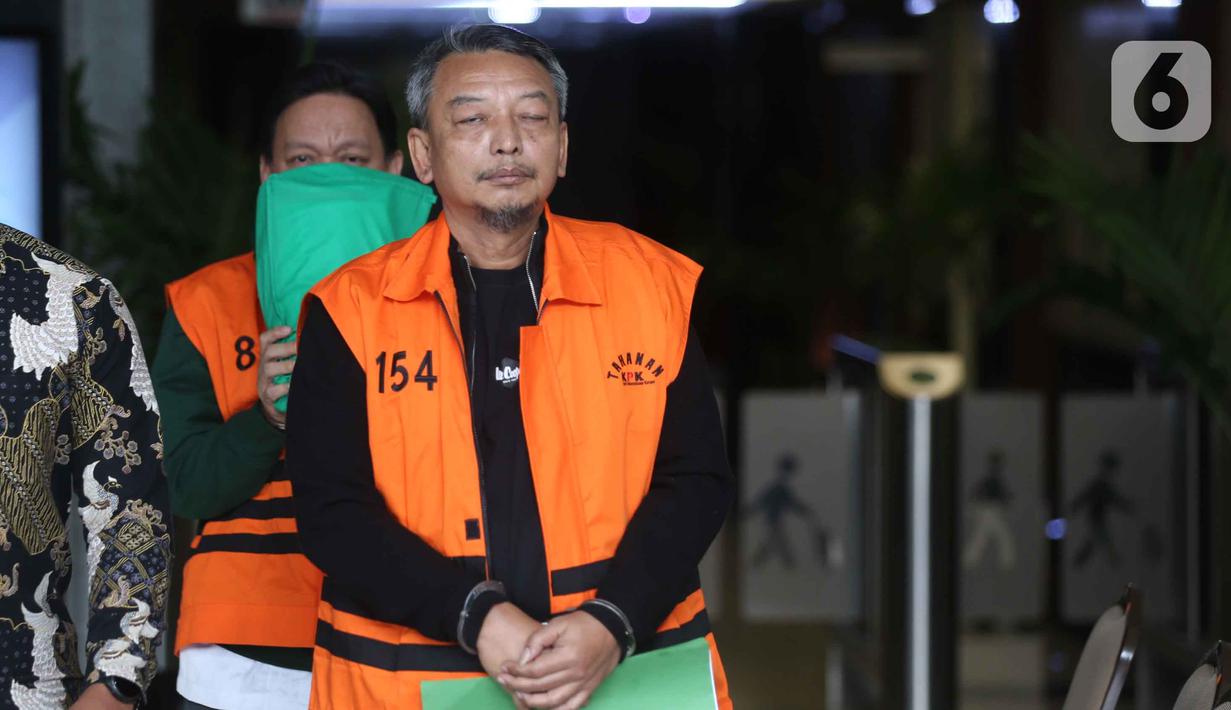 I Wayan Eka Mariarta merupakan tersangka kasus dugaan suap terkait pengurusan eksekusi sengketa lahan di Tapos, Depok, Jawa Barat. Tampak dalam foto, tersangka kasus dugaan korupsi sengketa lahan, I Wayan Eka Mariarta, usai menjalani pemeriksaan lanjutan di Gedung Merah Putih Komisi Pemberantasan Korupsi (KPK), Jakarta, Selasa (5/5/2026). (Liputan6.com/Helmi Fithriansyah)