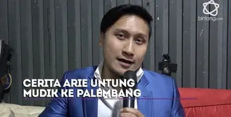 Arie Untung menceritakan serunya mudik lebaran ke Palembang, Jakarta Selatan.