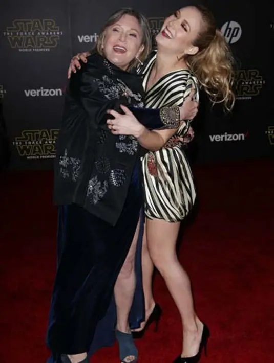 Pasca kepergian ibu dan nenek yang hampir bersamaan memang sempat membuat Billie terpukul. Tak jarang rasa rindu menghampirinya, seperti terlihat saat ia mengunggah beberapa foto kenangan bersama Carrie Fisher dan Debbie Reynolds. (doc.hollywoodlife.com)