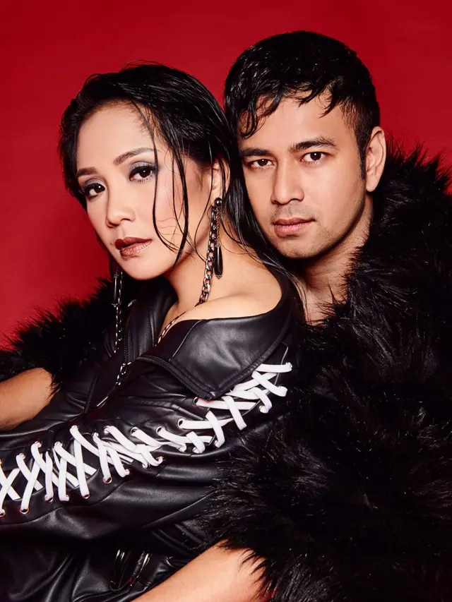 [Bintang] Bikin Pangling, Gaya Edgy Raffi Ahmad-Nagita Slavina Ini Couple Goals Banget!