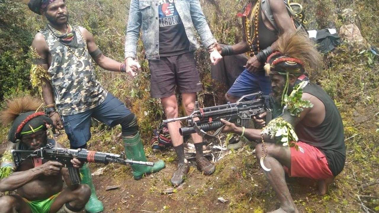 Pilot Susi Air Kapten Philips M sedang bersama Kelompok Kriminal Bersenjata (KKB).