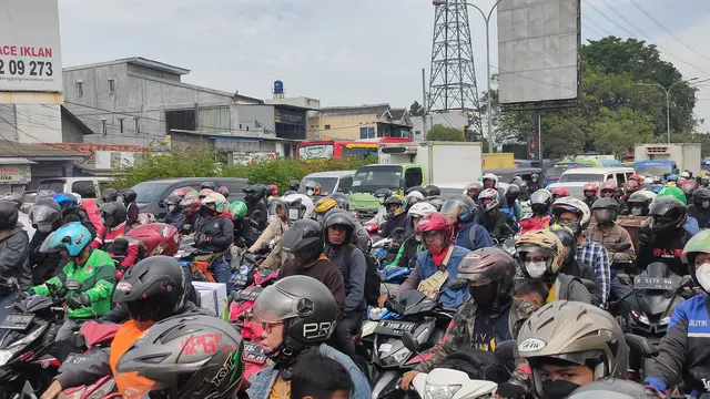 Cerita Warga Cirebon Harus Putar Balik Lebih Jauh Saat Rekayasa Lalu Lintas Mudik Lebaran