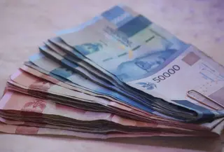 Ilustrasi uang rupiah. (Photo by Mufid Majnun on Unsplash)