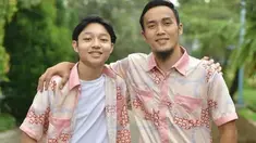 Kiesha Alvaro dekat dengan Gunawan Dwi Cahyo. Gunawan memperlakukan Kiesha dengan baik sebagai seorang anak. Alhasil, kini keduanya sangat dekat dan akrab sebagai seorang ayah dan anak. (Liputan6.com/IG/kiesha.alvaro)