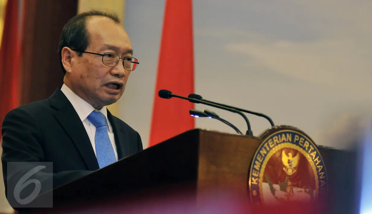 Minister of Defence Acquistion Program Administration (DAPA) Korea, Chang Myoungjin memberi sambutan usai penandatanganan kontrak CSA untuk pengembangan pesawat tempur KF-X/IF-X antara RI dan Korsel di Jakarta, Kamis (7/1). (Liputan6.com/Johan Tallo)