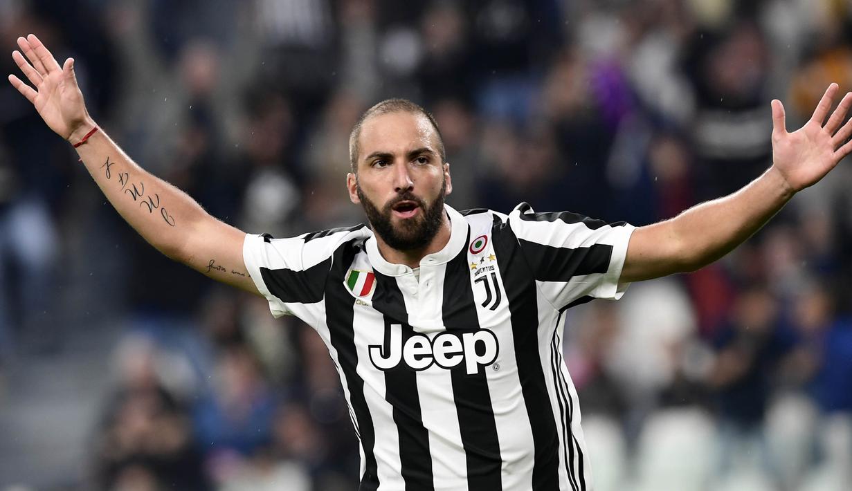 6. Gonzalo Higuain (Juventus) - Walaupun Juventus melangkah ke final, musim lalu dirinya hanya mampu mencetak lima gol. Meski demikian bomber Argentina itu tetap menjadi kandidat karena naluri mencetak golnya tinggi. (AFP/Miguel Medina)