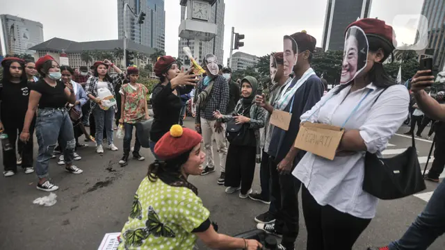 Aksi Mahasiswi Demo Tuntut Mafia Minyak Goreng