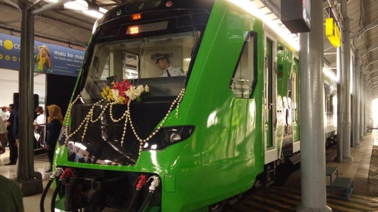 Kereta Api (KA) Bandara Adi Soemarmo Surakarta (Solo) resmi beroperasi pada Kamis (17/5/2018), setelah lolos sertifikasi dari Kementerian Perhubungan.