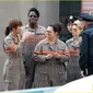 Foto perdana daur ulang Ghostbusters memperlihatkan Kristen Wiig, Leslie Jones, Melissa McCarthy, dan Kate McKinnon dalam balutan seragam.