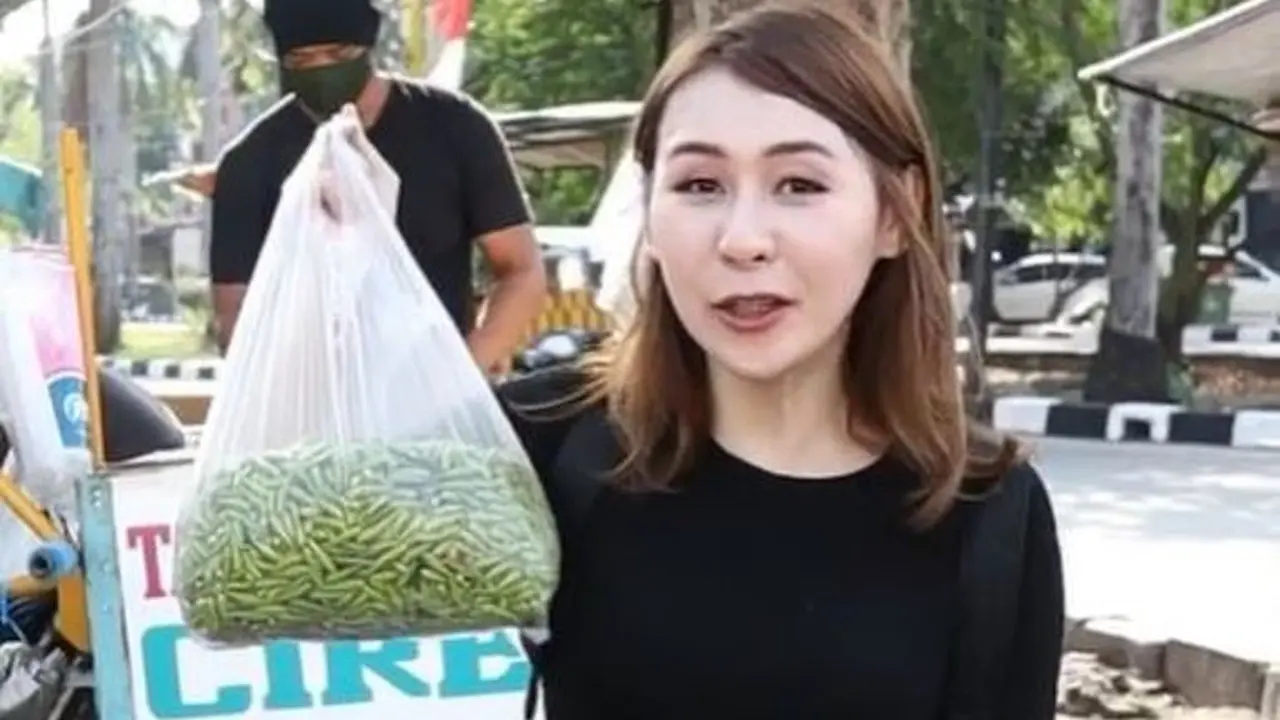Makan Tahu Gejrot dengan 130 Cabai, Food Vlogger Indonesia Disorot Media Asing