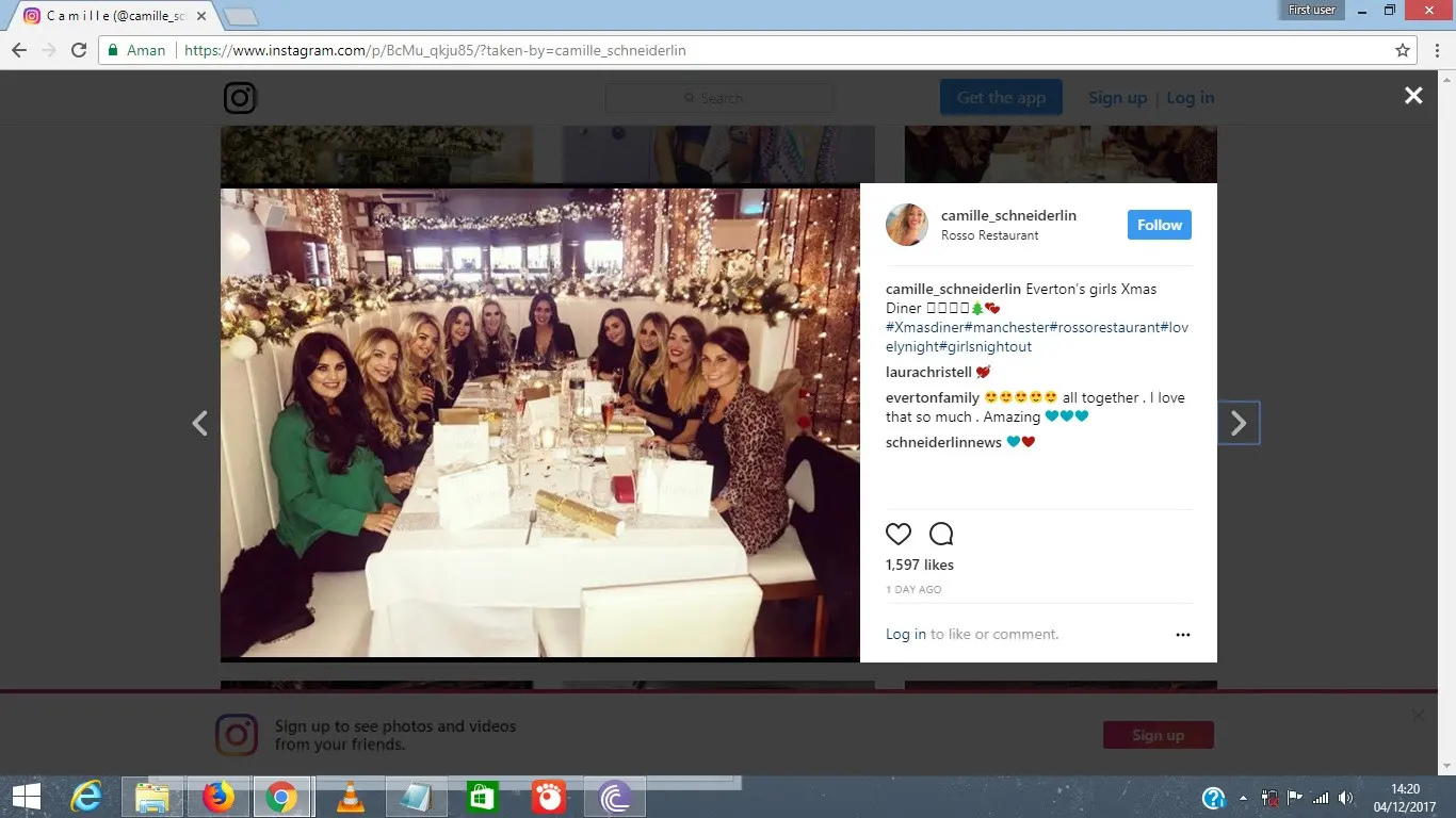 Foto saat para WAGS Everton, termasuk istri Wayne Rooney, Coleen berkumpul di sebuah restoran. (Instagram)