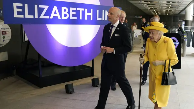 Kate Middleton Bergaya Aristrokrat Serba Coral di Pesta Kebun Kerajaan Inggris