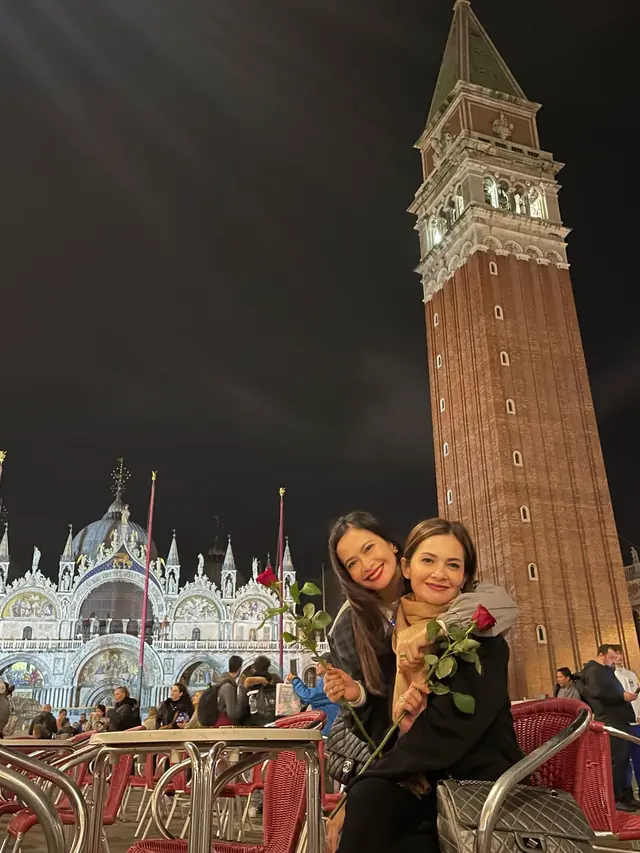 7 Potret Liburan Cut Tary dan Ersa Mayori ke Italia, Sudah Bak Kakak Adik