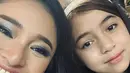Sienna dan Marshanda tampil kompak di hari pernikahan sang nenek. Nampak Sienna pun semakin berajak remaja. Credit: Instagram (@marshanda99)