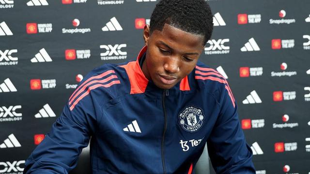 Manchester United akhirnya kontrak Chido Obi-Martin