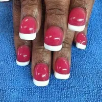 [Bintang] Tren Cat Kuku Balon, Warnai Dunia Kecantikan Abad Ini