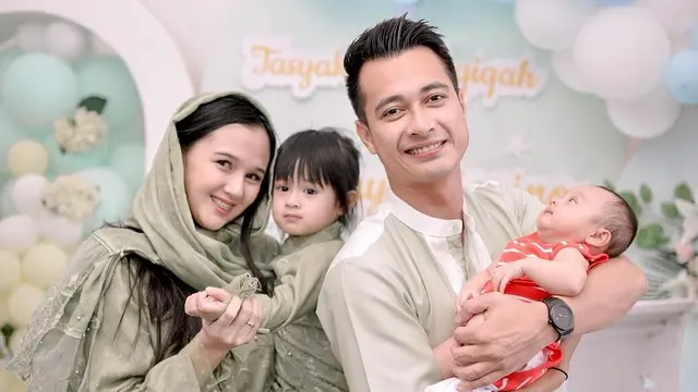 Eza Gionino gelar acara tasyakuran akikah Akshay Gionino (Sumber foto: Instagram @ezagio oleh @sorepicture)