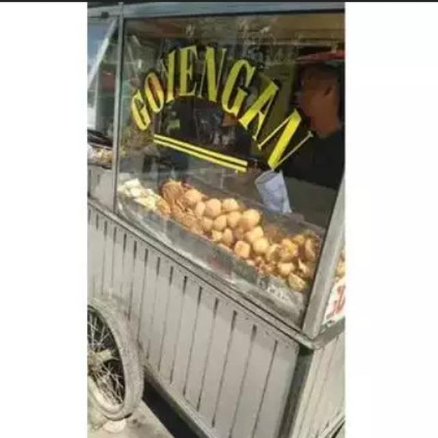 6 Potret Tulisan Gorengan Sok Imut Ini Bikin Pembeli Jadi Geli Sendiri