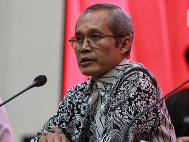 Wakil Ketua KPK Alexander Marwata memberikan keterang kepada wartawan perihal penahanan Mantan Kepala Bea dan Cukai Makassar Andhi Pramono di Gedung Merah Putih ,Jakarta, Jumat (7/7/2023).(Liputan6.com/Angga Yuniar)