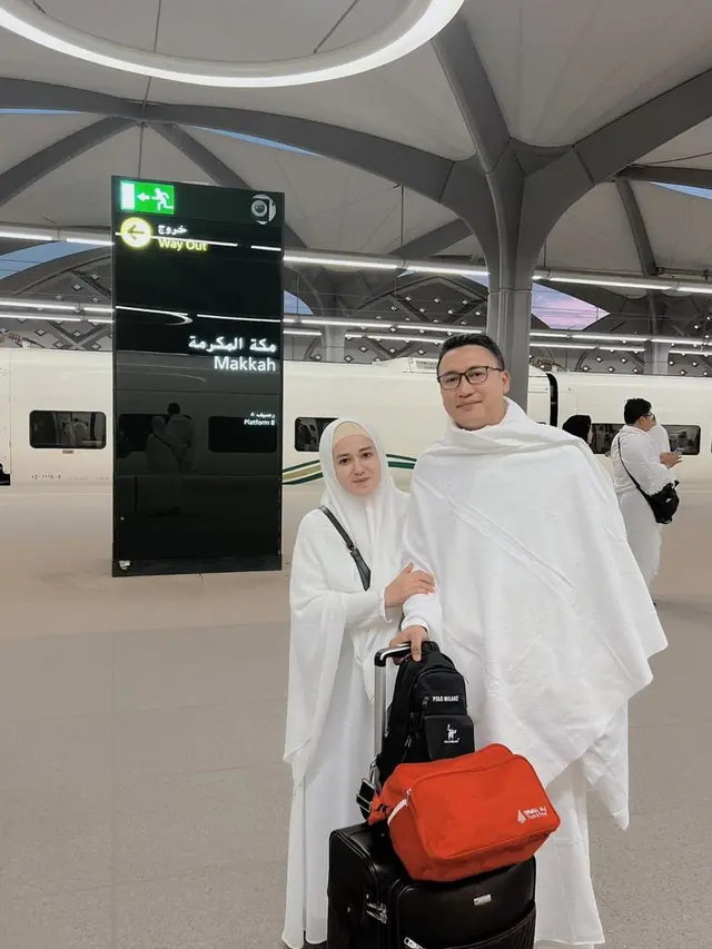 Rani Tamara diketahui sedang menjalankan ibadah umrah bersama suaminya, Aminullah Muhamad Abduh.