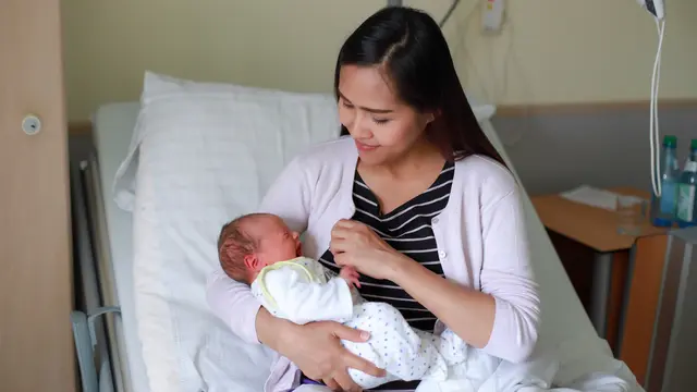 Ilustrasi Pemeriksaan Kandungan dan Bayi hingga KB ke Bidan