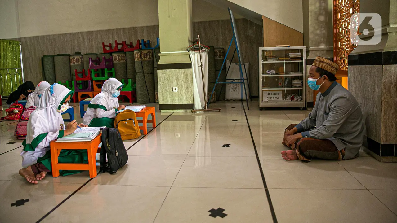 FOTO: Mengisi Bulan Suci Ramadhan dengan Belajar Mengaji