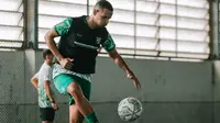 BRI Liga 1: Persebaya Punya 4 Bek, Aji Santoso Siap Pasang Bergantian