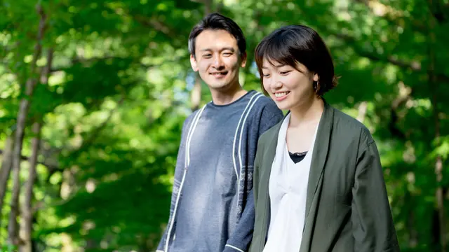 pasangan cinta bahagia