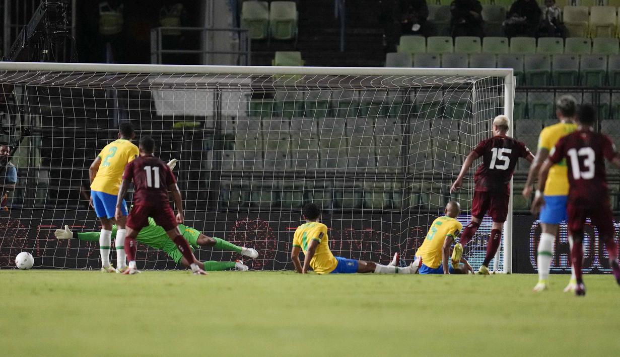 Venzuela unggul lebih dulu melalui gol yang dicetak oleh Eric Yamires pada menit ke-11. (AP/Ariana Cubillos)