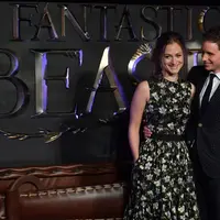 Seperti kisah dongeng, 5 selebriti Hollywood ini menikah dengan orang biasa. (BEN STANSALL / AFP)