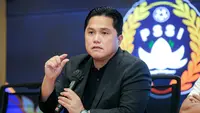 Ketua Umum PSSI, Erick Thohir memberikan keterangan saat konferensi pers mengenai perkembangan Timnas Indonesia Putri yang berlangsung di Stadion Utama Gelora Bung Karno (SUGBK), Senayan, Jakarta, Sabtu (21/09/2024). (Bola.com/Bagaskara Lazuardi)