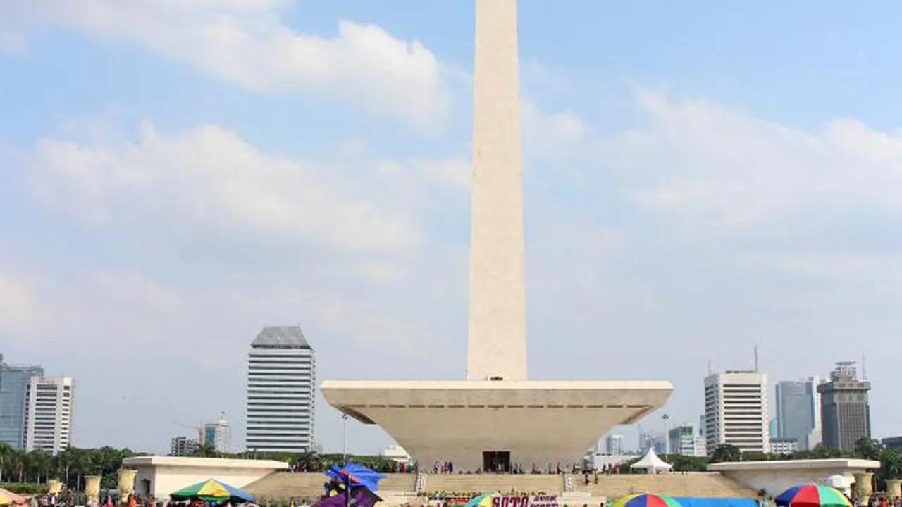 Pengunjung Tugu Monas Nyaris Tembus 2 Ribu Orang