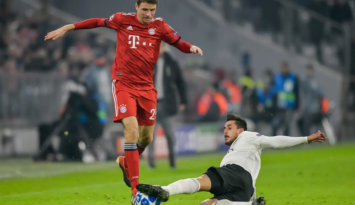 4. Thomas Muller – Pemain yang komplit dan bisa bermain di berbagai posisi. Namun performa Muller semakin menurun dari tahun ke tahun. Sepertinya Munchen harus segera mencari pengganti yang sepadan. (AFP/Guenter Schiffmann)