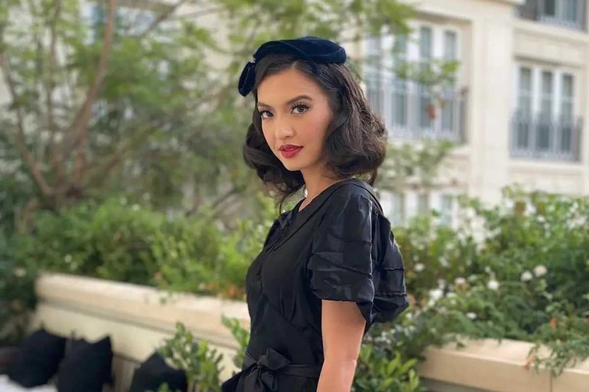6 Gaya Raline Shah dengan Gaya Vintage Ini Menawan