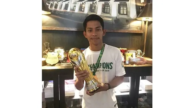 5 Gaya Zulfikar Akhmad di Luar Lapangan, Gelandang Muda Persebaya