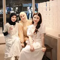 Lihat di sini gaya stylish Irish Bella saat liburan perdana bareng anak sambung di Thailand. [@_irishbella_].