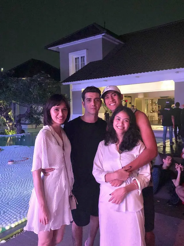 Saudara Tiri, Ini 7 Potret Kompak Fachry Albar Bersama Sean Galael